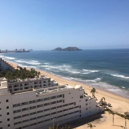 Beautiful 3 Bedroom, Fully Furnished, On The Beach Mazatlán Esterno foto