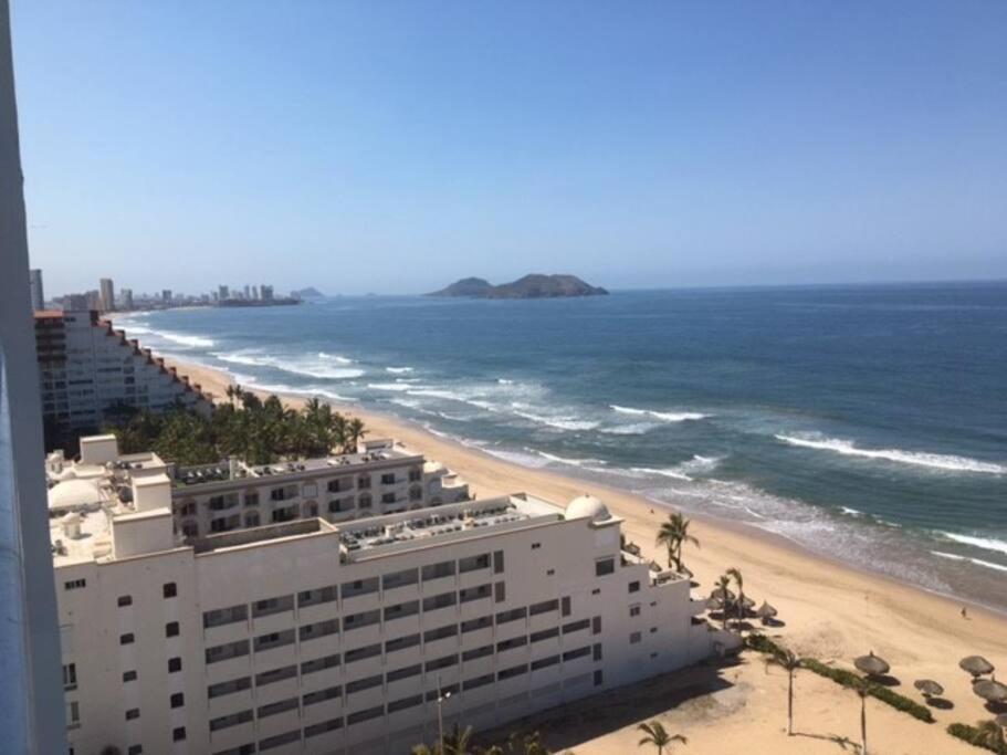 Beautiful 3 Bedroom, Fully Furnished, On The Beach Mazatlán Esterno foto