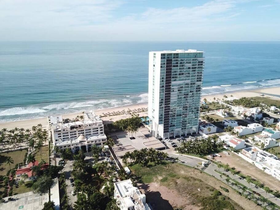 Beautiful 3 Bedroom, Fully Furnished, On The Beach Mazatlán Esterno foto
